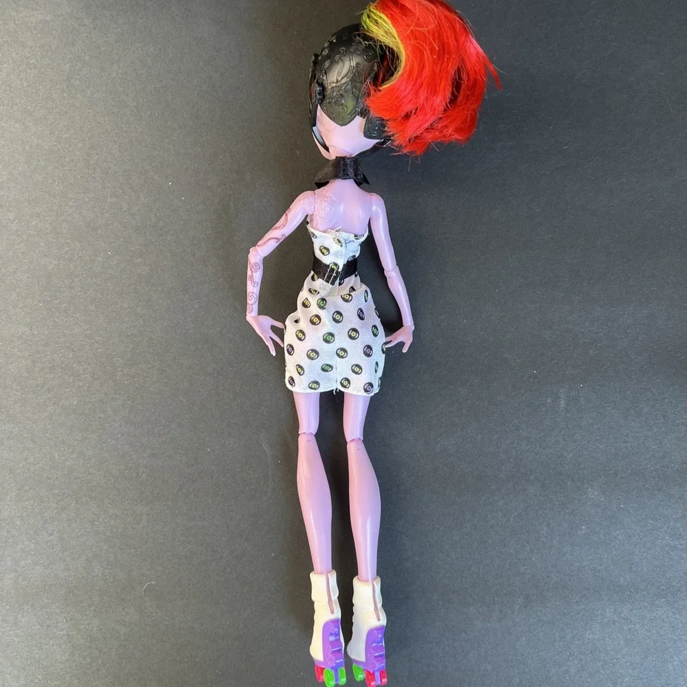 Monster High Doll Skultimate Roller Maze Operetta 2011 W/ Helmet & Skates AS IS